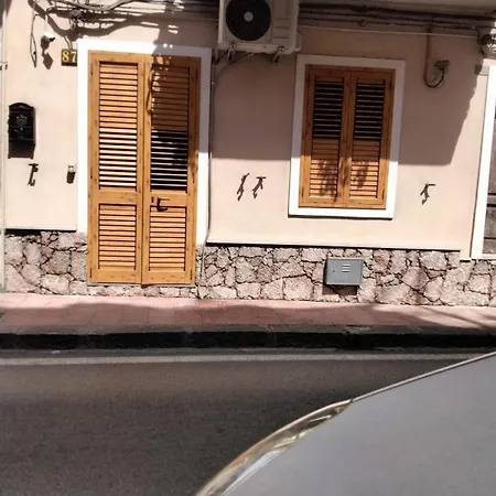 Apartment Single Nearby The